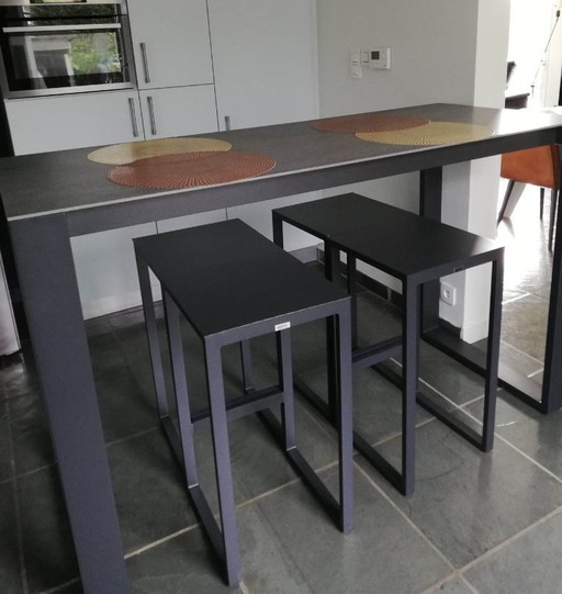 Tavolo da giardino Verato con piano in ceramica massiccia + 4 sgabelli da bar Verato