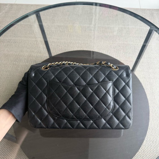 Image 1 of Chanel Classic Flap Medium - Caviar 25CM Gewatteerd generfd kalfsleer Zwart Goudkleurige hardware