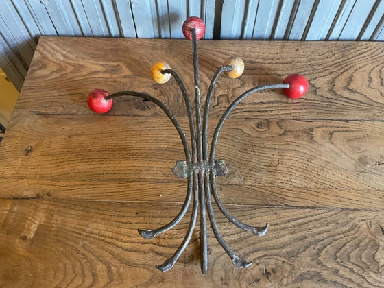 Image 1 of Wandkapstok met gekleurde houten bollen Frans