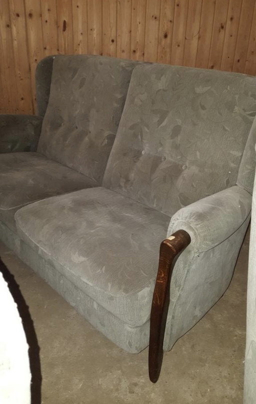 Senior bank met fauteuils
