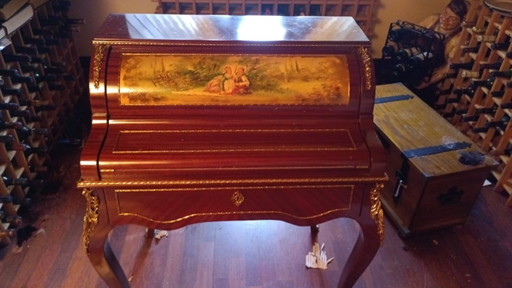 Zylindersekretär im Louis XV-Stil für Damen (Typ Bureau à Cylindre oder Secreter), verziert mit handgemalten pastoralen Szenen