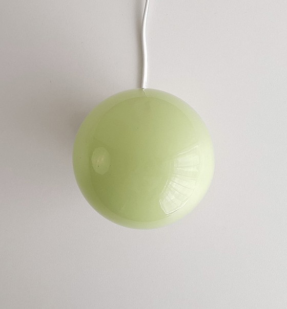 Image 1 of Zacht groen glazen art deco plafondlampje, pastelkleurige glazen bol lamp, small variant