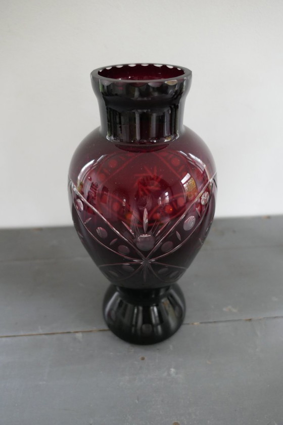 Image 1 of Jarrón antiguo de cristal rojo rubí de Bohemia