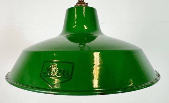 Image 1 of Industriële groene emaille fabriekshanglamp van Revo, jaren 50