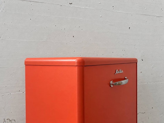 Tenzo Malibu Schuhschrank mit 3 Klappen, Retro Design in Rot, 1960er Jahre – Aufbewahrungsschrank, Metal (photo 8 of 10)