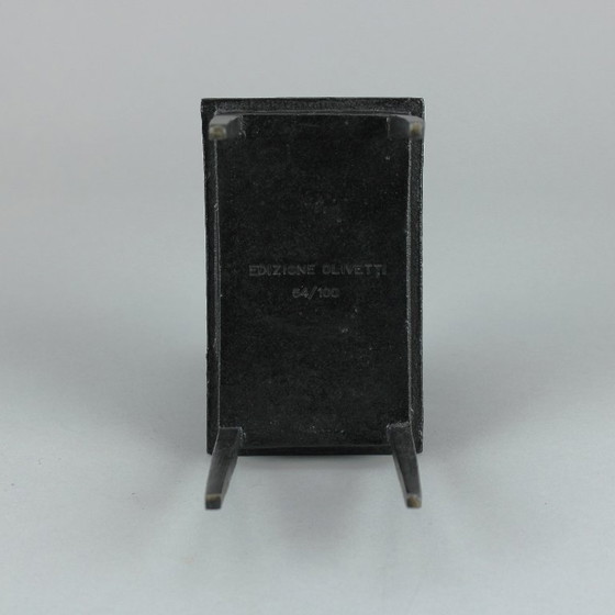 Image 1 of Mario Avati (1921-2009) - Table avec bouteilles - 1978 - sculpture en bronze - édition à 100 exemplaires - Edizione Olivetti