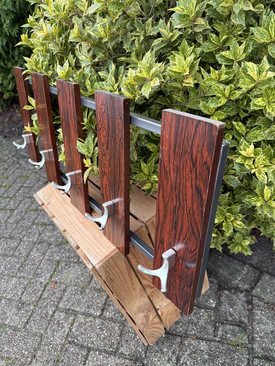 Image 1 of Porte-manteau mural vintage en bois avec crochets en métal