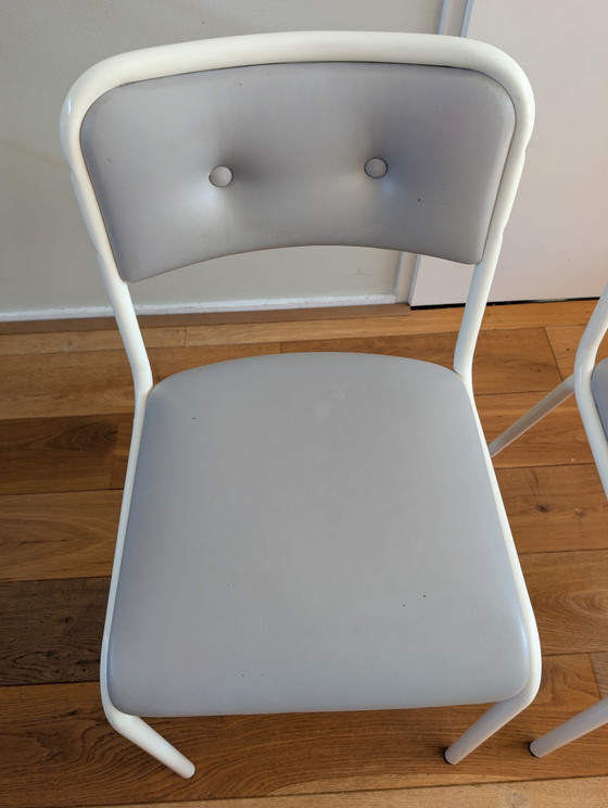 Set Van 2 Buisframe Stoeltjes Jaren 70 Wit Grijs – Eetkamerstoelen, Metal, Skai (photo 4 of 6)