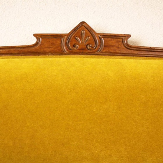 Image 1 of Sofa im Jugendstil aus Walnussholz und senffarbenem Samt