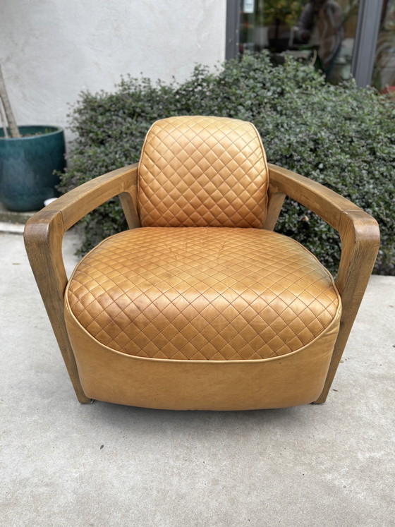 Image 1 of Timothy Oulton, le chat sauvage du fauteuil