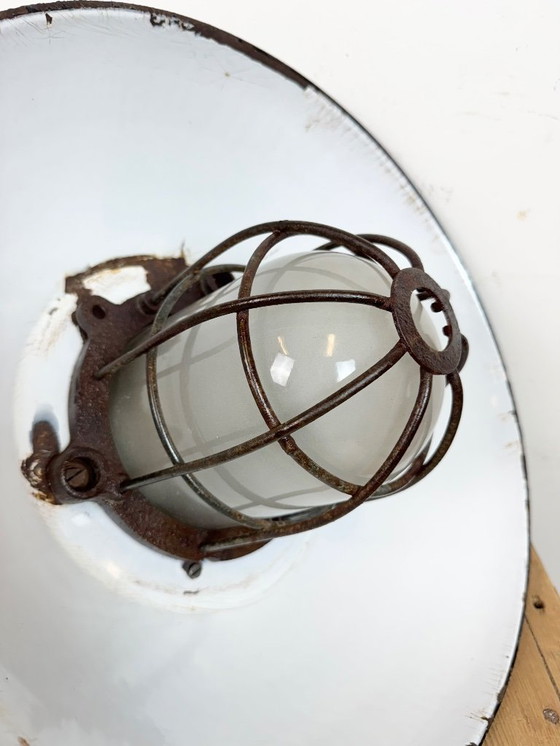 Image 1 of Lampada a sospensione industriale a gabbia in ghisa e smalto nero, anni '60