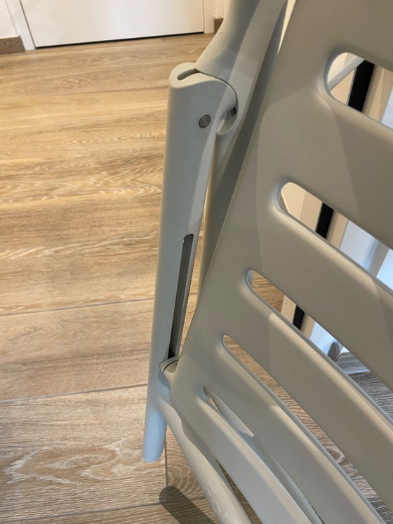 Image 1 of Silla plegable inflable Magis blanca con reposabrazos