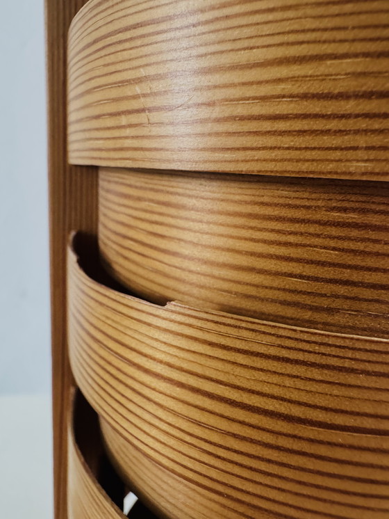 Image 1 of LÁMPARA CILÍNDRICA DE MADERA DE PINO A LA MANERA DE HANS-AGNE JAKOBSSON, SUECIA, HACIA 1960