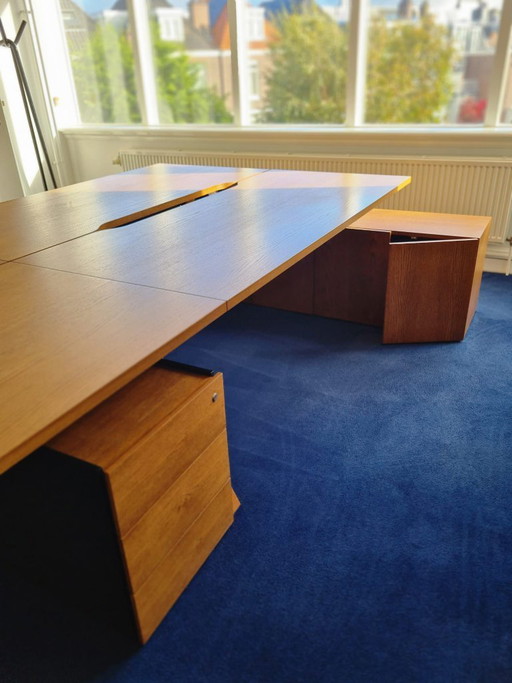 Design-Büromöbelset: Schreibtische (4+2), Stühle (4+2+Lounge), Sofa+Teppich. Teilweise reduziert!
