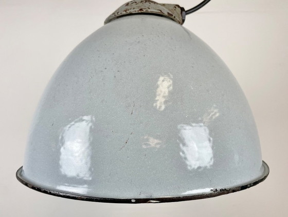 Image 1 of Lampe industrielle en émail gris avec abat-jour en fonte, de la marque Zaos, années 1960