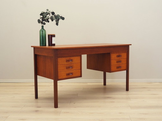 Image 1 of Bureau en teck, design danois, années 1970, production : Danemark
