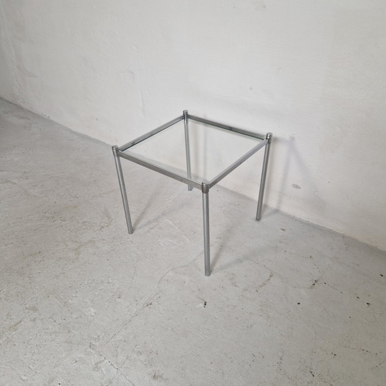 Image 1 of Table d'appoint vintage tendance avec plateau en verre