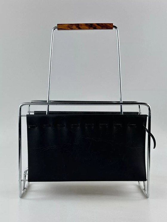 Image 1 of Revistero de metal de teca de los años 60 y 70 con diseño de mediados de siglo.