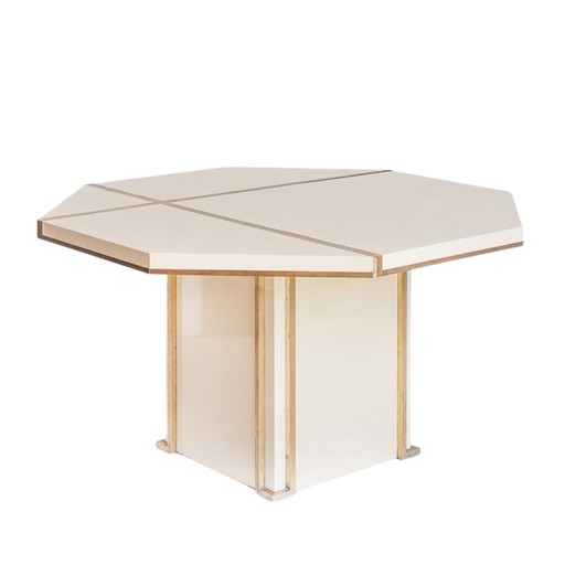 Mesa de comedor extensible, Jean-Claude Mahey, madera lacada y latón dorado, 70’s – Francia