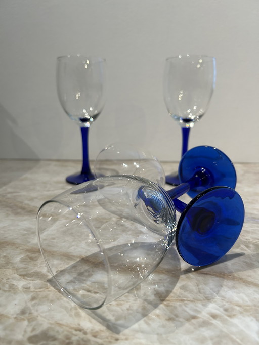 4 Luminarc white wine glasses cobalt blue
