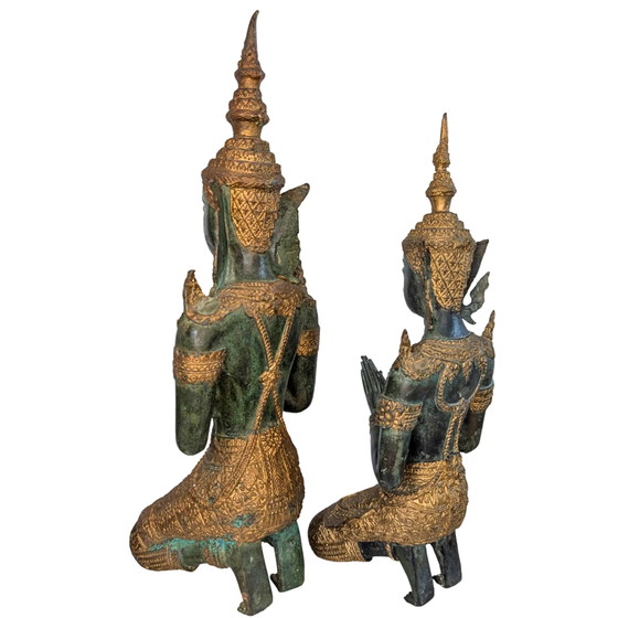 Thaise Bronzen Tempelwachter Set – Knielende Thepanom Beelden met Vergulding en Patina – Beeldhouwkunst (photo 5 of 8)