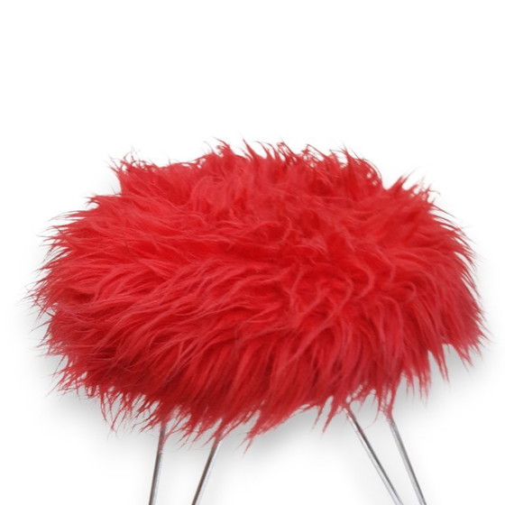 Image 1 of Tabouret tripode en épingle à cheveux Mid Century vintage, pieds chromés, fausse fourrure rouge.