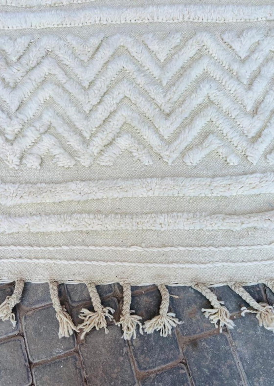 Image 1 of Alfombra tradicional marroquí Beni Ouraine blanca, 200/300 cm.