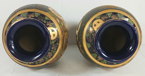 Image 1 of Coppia di vasi Satsuma del periodo Meiji firmati Niiyama da 33 cm, con perizia ufficiale.