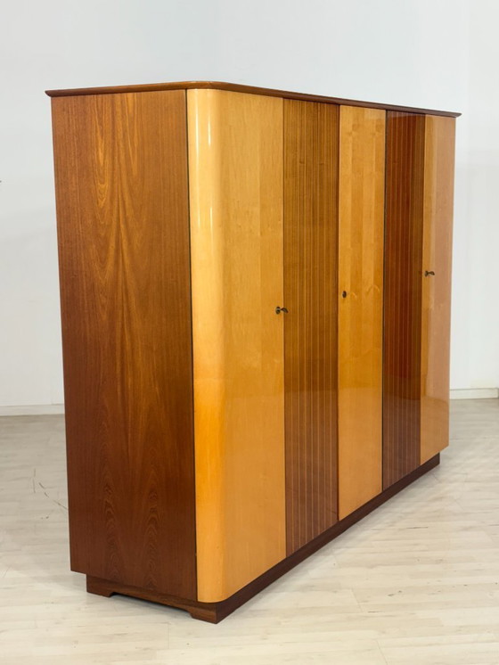 Image 1 of Bellissimo armadio / guardaroba / ripostiglio / credenza di metà secolo