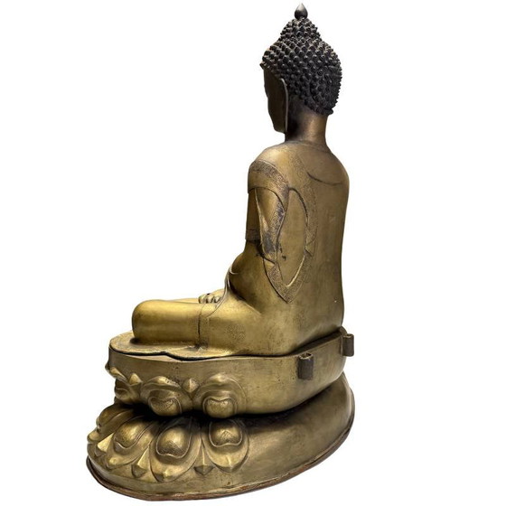 Bouddha monumental doré au feu – Ladakh, 19e siècle ou même plus ancien. – Sculptures, Bronze, Copper (photo 6 of 10)