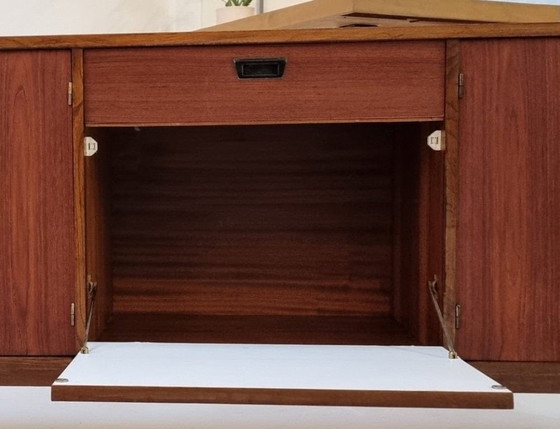 Image 1 of Aparador de mediados de siglo