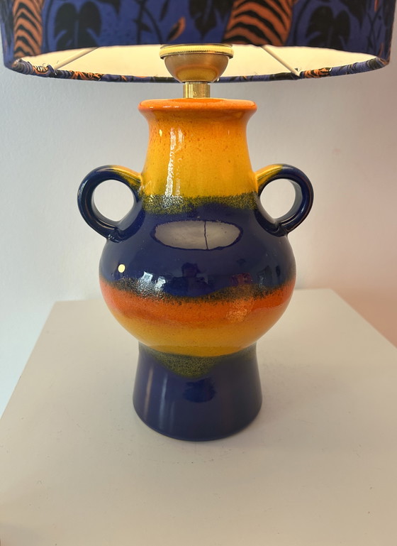 Image 1 of Een tafellamp gemaakt van een originele Dümler & Breiden Pop Art vaas uit de jaren 70, vervaardigd uit gerecyclede materialen.