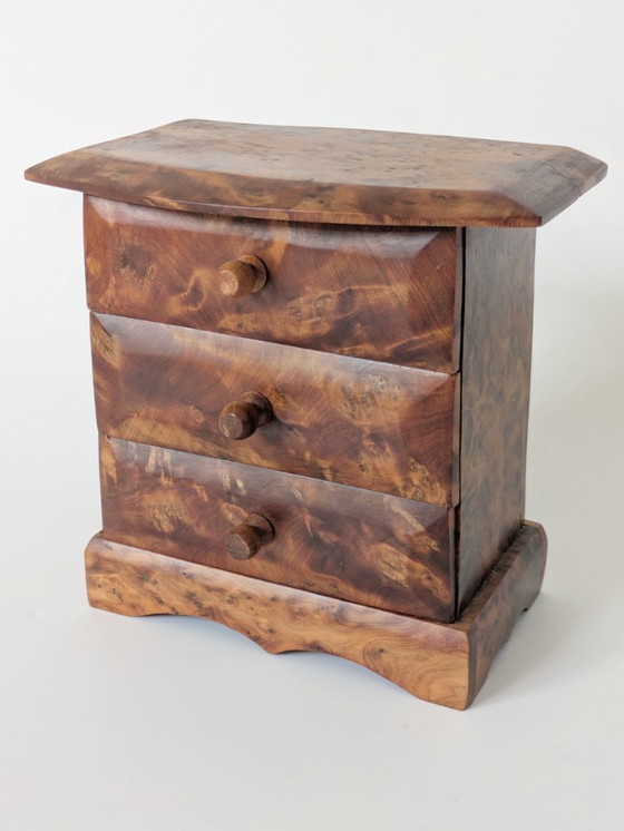 Image 1 of Boîte à bijoux en bois de ronce du milieu du siècle, Mini coffre fait à la main