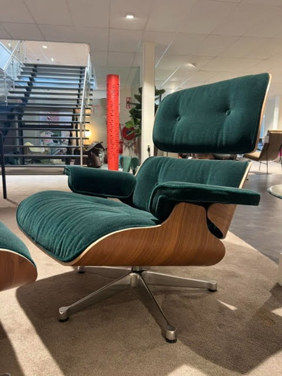 Eames Lounge Chair XL with Ottoman Calma Pine Green – Vitra, Armchairs (photo 2 of 7)