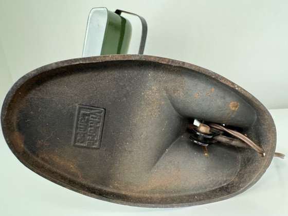 Vintage VIKTORIA Industrial Desk Lamp – Green Enamel – Cast Iron Base – Table lamps, Metal (photo 8 of 10)
