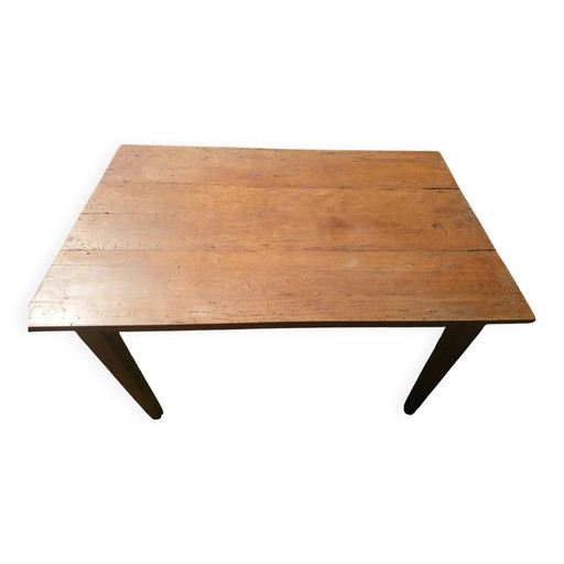 Mesa con patas cónicas, abeto y haya