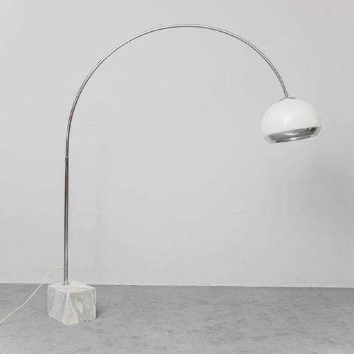 LAMPADA DA TERRA AD ARCO HARVEY GUZZINI ANNI '70 VINTAGE MODERNARIATO