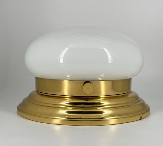 Image 1 of Plafondlamp in mid-century modern stijl – Art Deco – Opaalglas & Messing