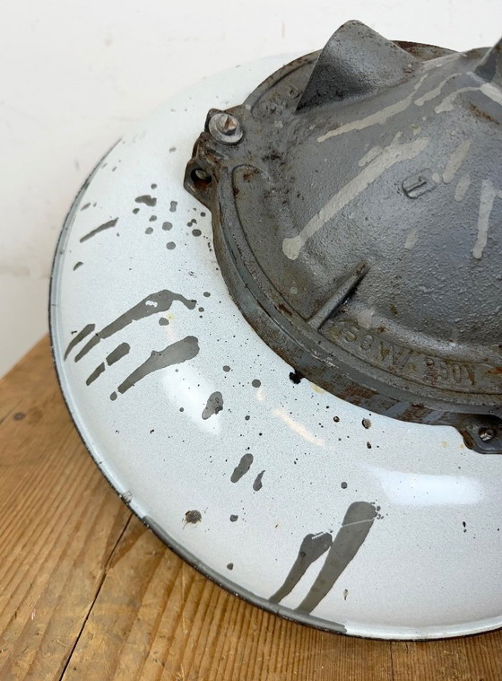 Image 1 of Industrielle graue Emaille-Hängeleuchte im Fabrikkäfig-Design aus Gusseisen von Zaos, 1960er Jahre