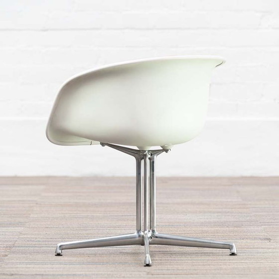Image 1 of 1X Eames La Fonda