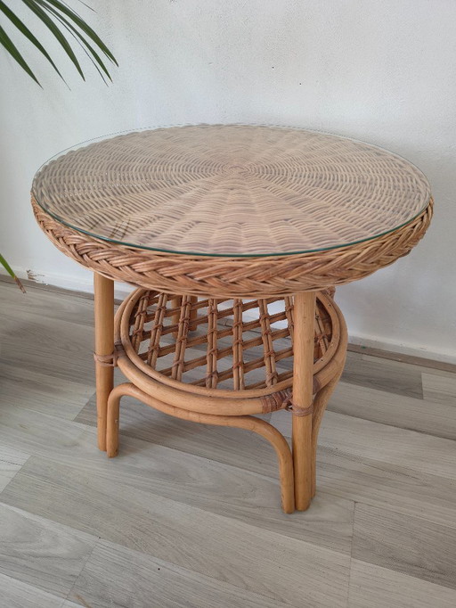 Mesa de centro o mesa auxiliar de ratán