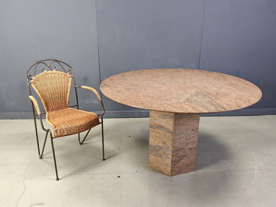 Image 1 of Table de salle à manger ronde vintage en granit, 1970