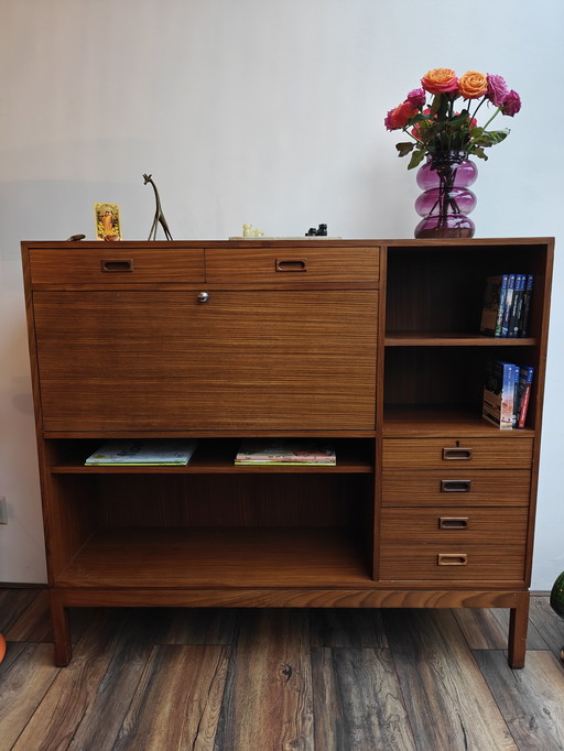 Vintage Engels highboard