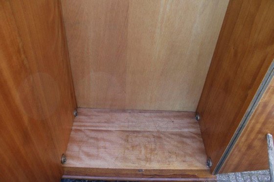 Image 1 of Vintage (50-60) 3-deurs houten kledingkast, 1/3 leg 2/3 hang