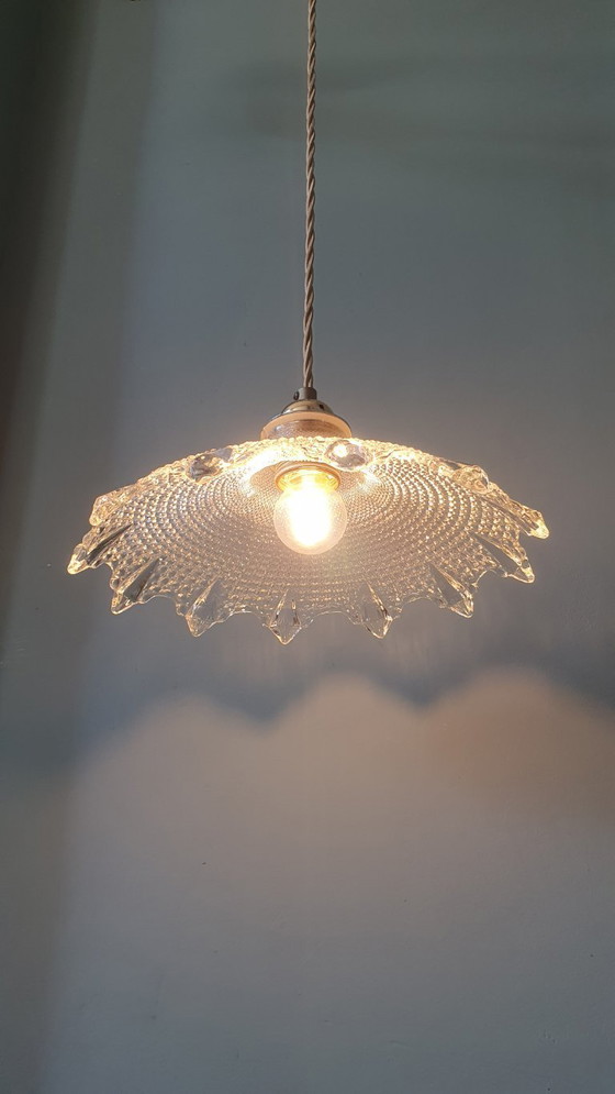 Image 1 of Lámpara colgante Holophane, Art Déco, Antigua. Cristal fundido.