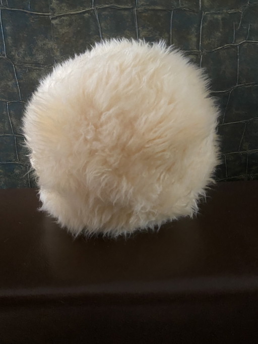 Round fur cushion