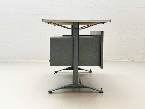 Image 1 of Taller industrial y escritorio, décadas de 1950-1960.