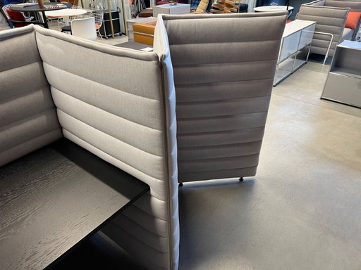 Bureau acoustique Vitra en alcôve avec parois acoustiques