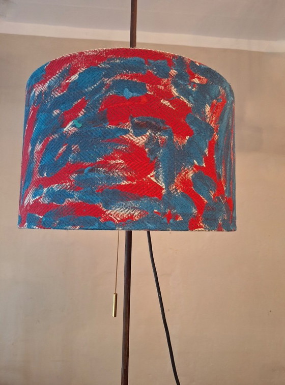 Image 1 of Lampadaire réglable danois en teck avec base tripode en laiton, années 1960