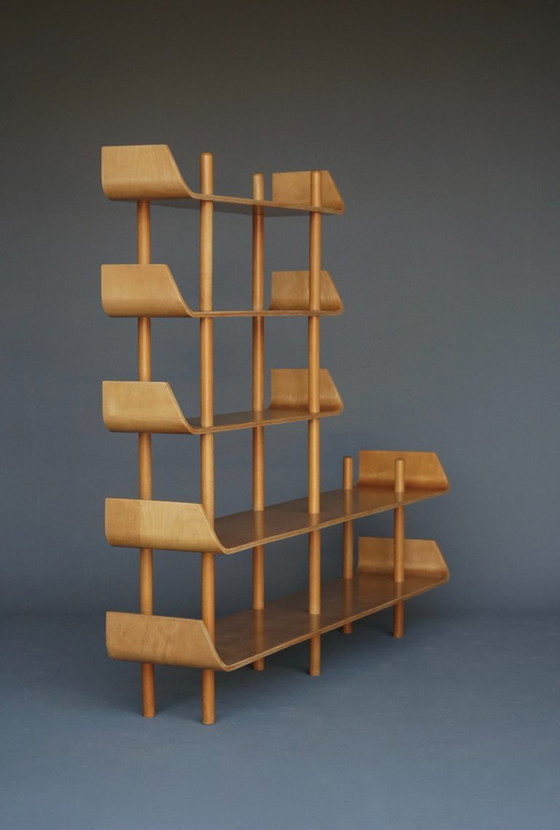 Image 1 of Grote boekenkast of wandkast van Willem Lutjens voor Gouda den Boer, jaren 1950.